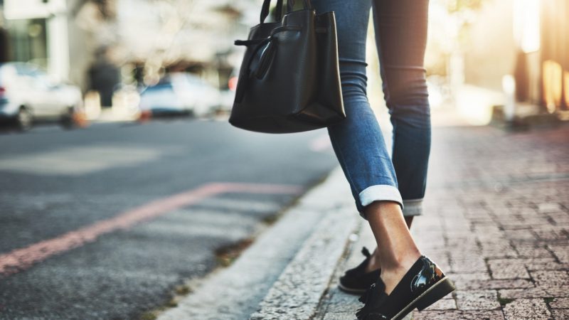 Jakie buty damskie wybrać na długi spacer?
